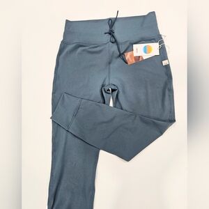 VUORI  Ladies Teal Daily Legging